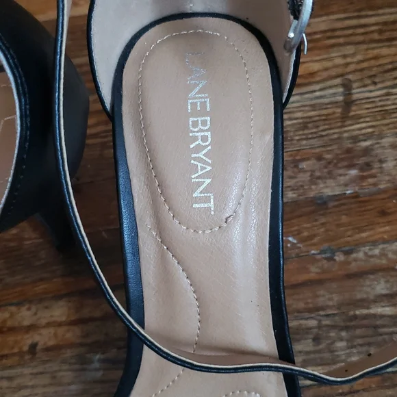 Strappy heals - Picture 3 of 3